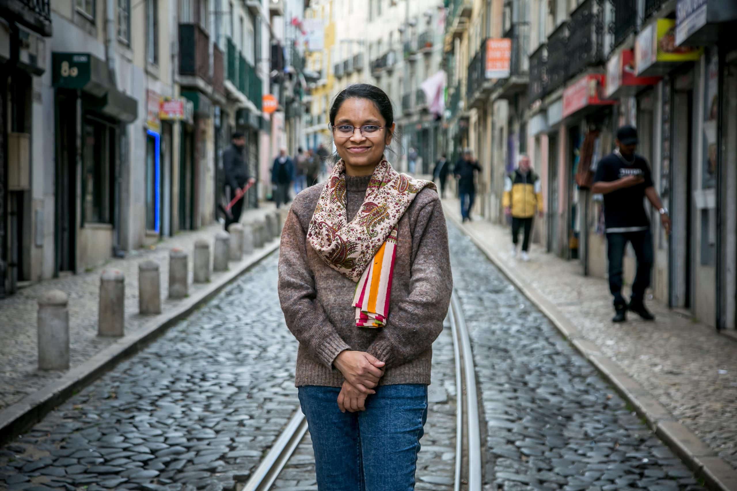 Farhana Arkter, an immigrant from Bangladesh, is a cultural mediator in Mouraria. Photo Rodrigo Cabrita