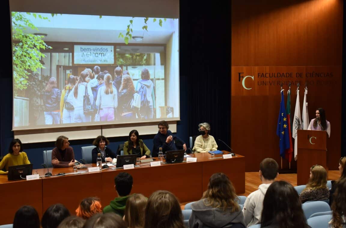 Ana Paula Martins, senior technician from DGAV, stressed the importance of respecting the 3Rs policy during her intervention in the debate. Photo: Sofia Dias