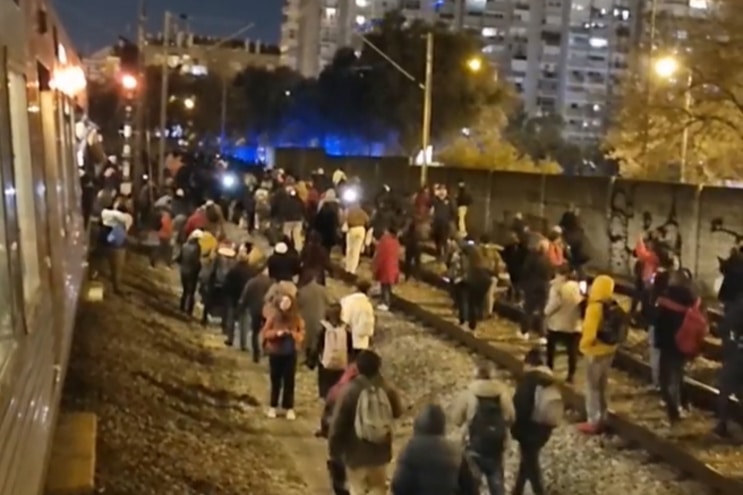 Train was immobilized between Sete Rios and Benfica stations Photo: Facebook Nuno Rama