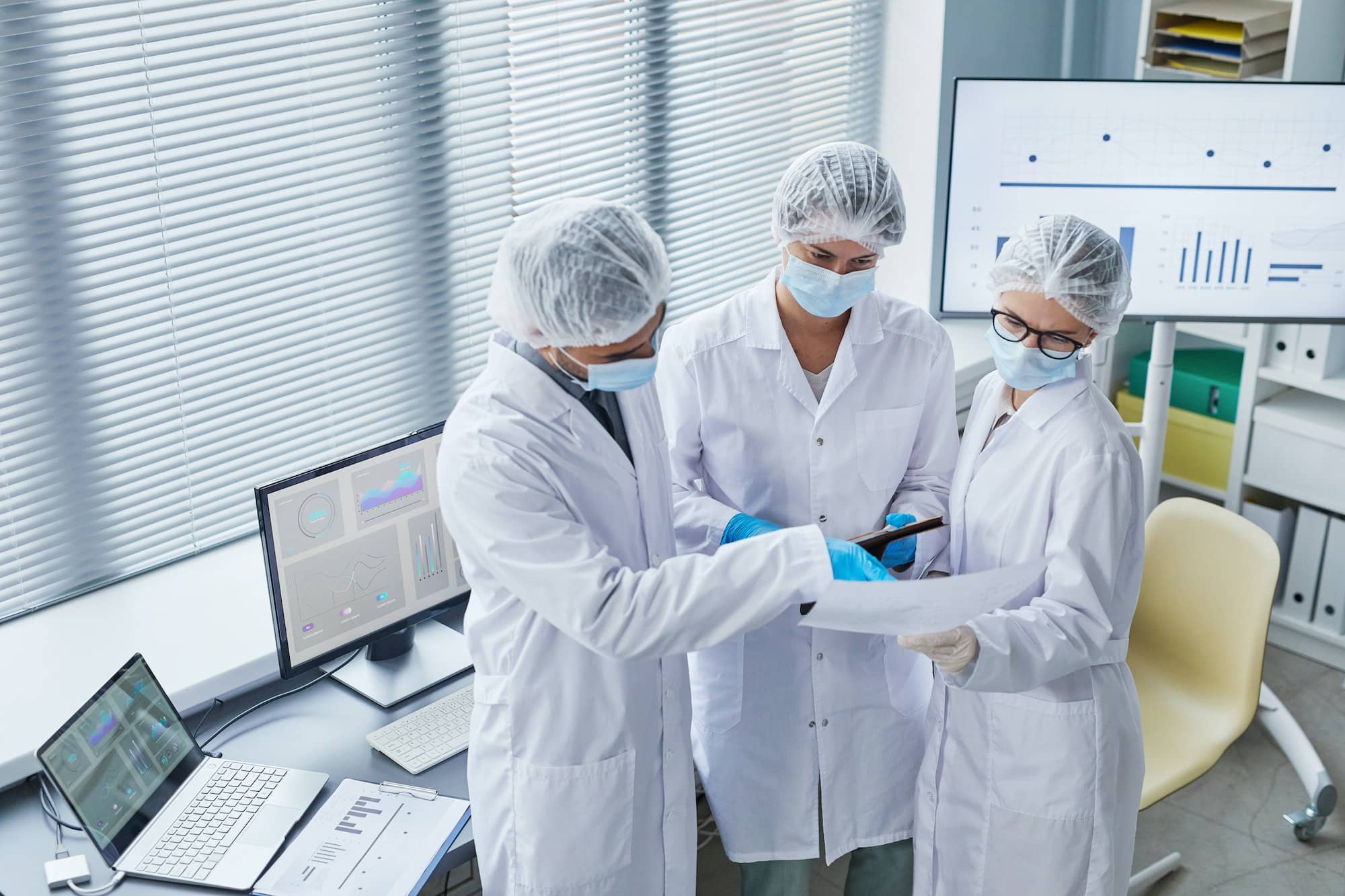 Doctors working in team at hospital