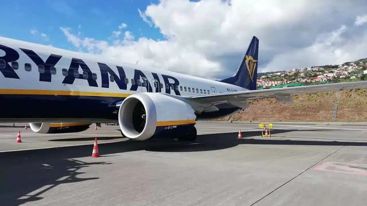 Ryanair criticizes proposal for airport taxes and threatens to close base in Madeira