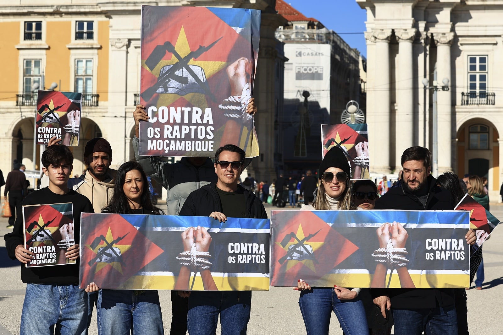 Portuguese and Mozambicans in vigil to say enough to kidnappings in Mozambique