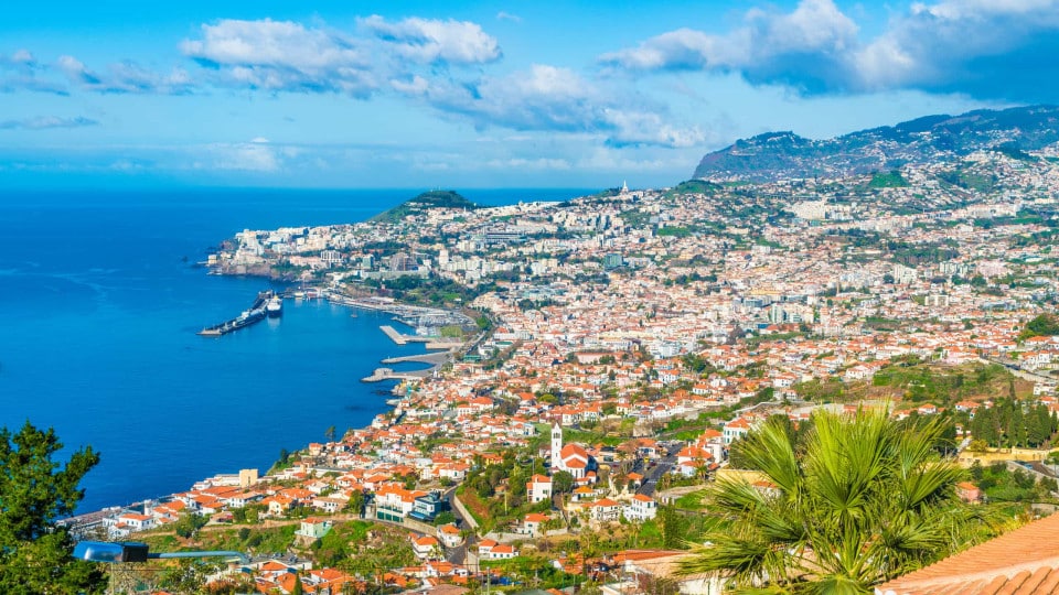 The Funchal Port Authority issued warnings of bad weather and strong winds for Madeira