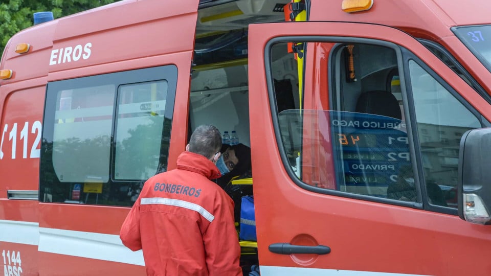 Collision between car and agricultural vehicle leaves 3 injured in Castelo Branco