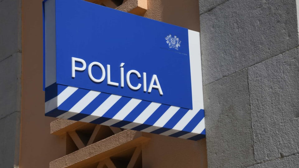 Lisbon. Domestic violence suspect arrested with weapon at victim's door