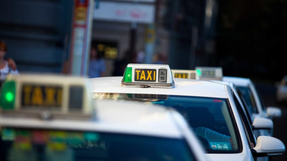 Lisbon. Taxi driver charges 34 euros extra and ends up with vehicle seized