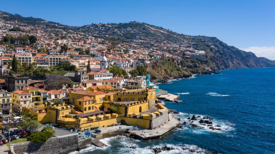 The Funchal Harbor Master's Office extends wind warning until 6 PM on Monday