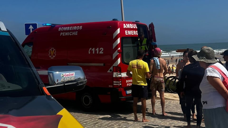 Young woman taken to hospital after being hit by surfboard in Peniche