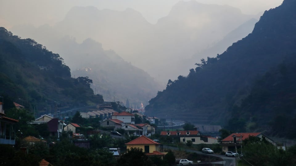 Fire near homes in Serra de Água. Residents being evacuated