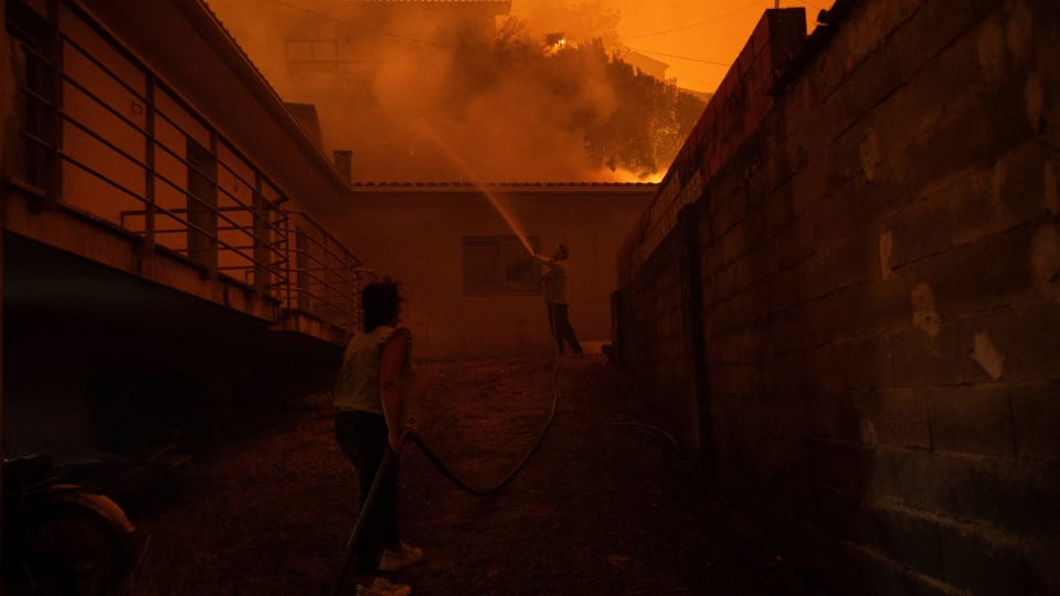 A house and a fire truck burned in Penalva do Castelo