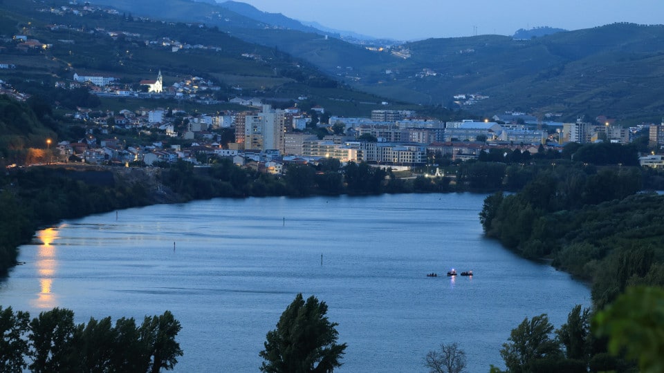 Video shows moment of helicopter crash in the Douro