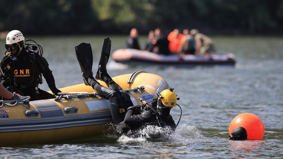 Douro. Diving operations resumed in search of two important parts of the 'heli'